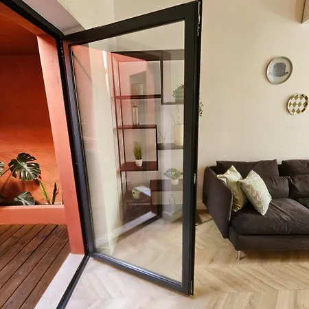 Center Terrace Apartment *